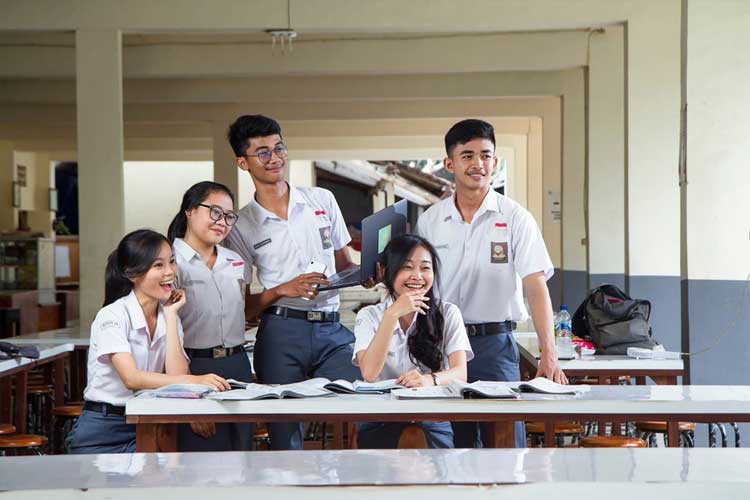 Ilustrasi: Siswa SMA. (Foto: Shutterstock/Ibenk_88)