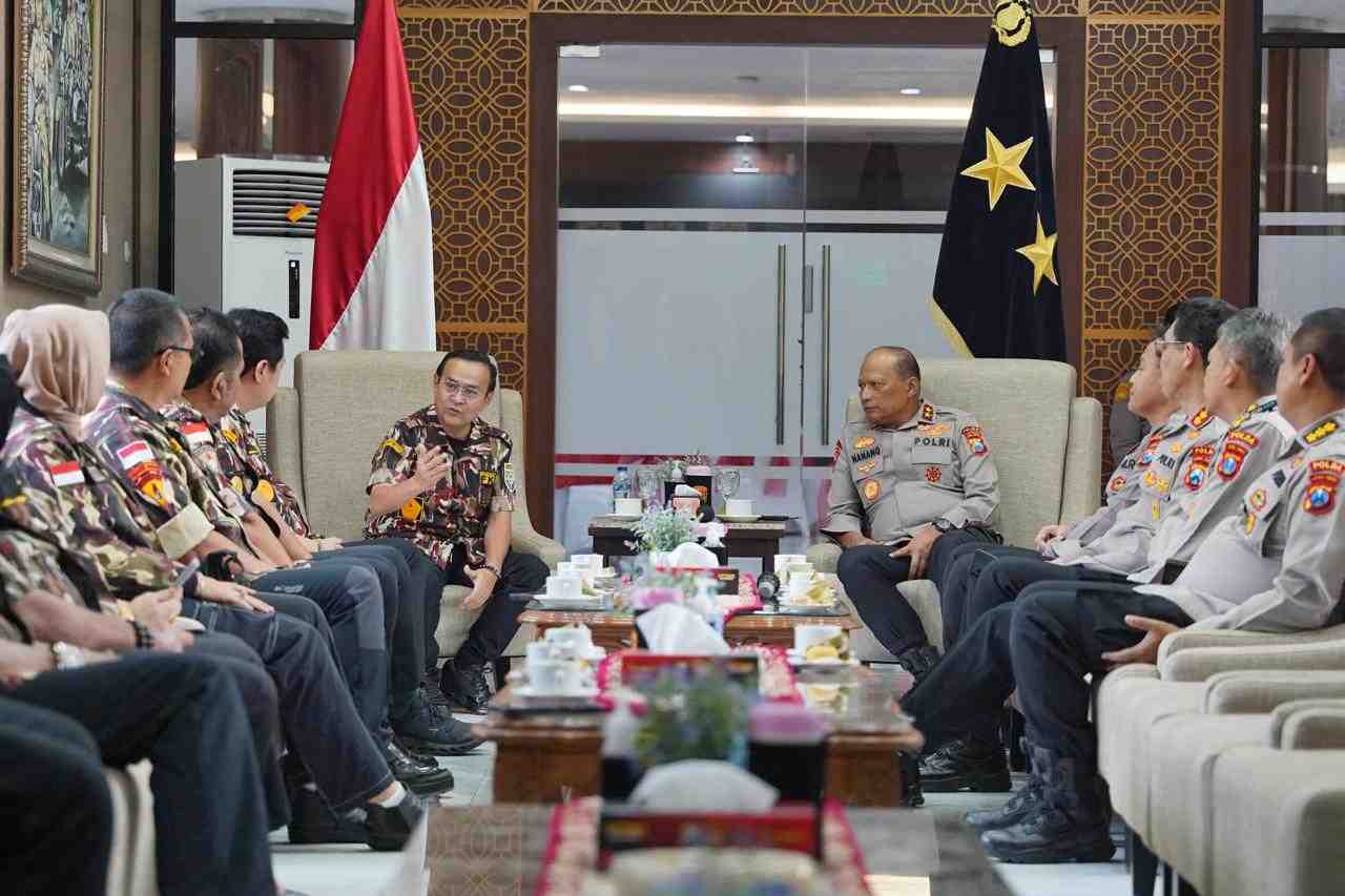 Pengurus Pusat dan Daerah GM FKPPI melakukan audiensi dengan Kapolda Jatim di Mapolda, Jumat. (Foto: Dok GM FKPPI for TI)