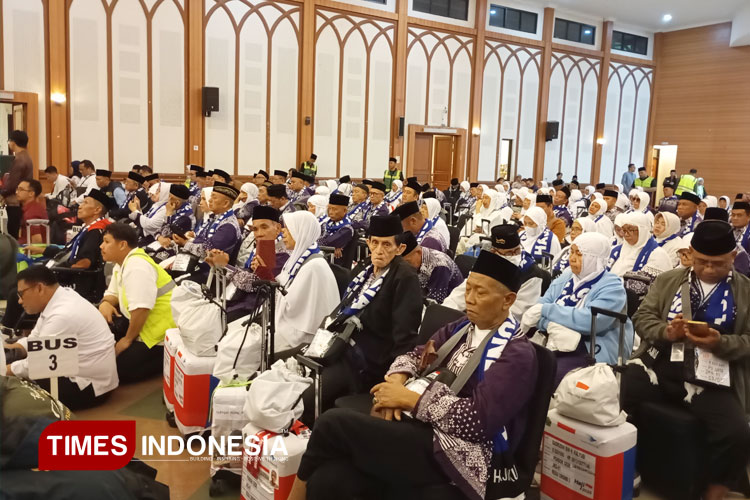 Kloter pertama calon jemaah haji Indonesia yang akan berangkat menuju Tanah Suci, Madinah. (FOTO: Fahmi/TIMES Indonesia)
