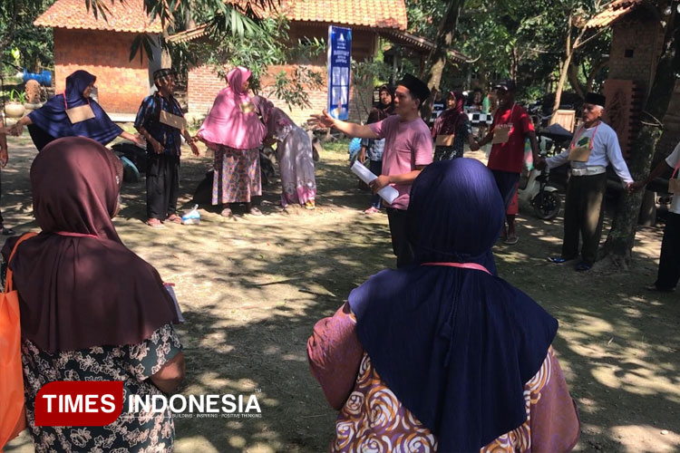 Para-orangtua-nampak-antusias-mengikuti-belajar-3.jpg