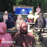 Usia Tak Jadi Penghalang untuk Tetap Belajar di Sekolah Kampung Kabupaten Majalengka