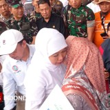 Gubernur Khofifah Serahkan Santunan BPJS Ketenagakerjaan ke Ahli Waris Tiga Pekerja