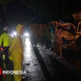 Alami Rem Blong, Dump Truk Tabrak Kandang Ayam di Majalengka, Begini Kondisi Sopirnya