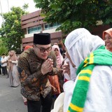 Bupati Kediri Lepas Keberangkatan Calon Jamaah Haji Kabupaten Kediri Ini Pesannya