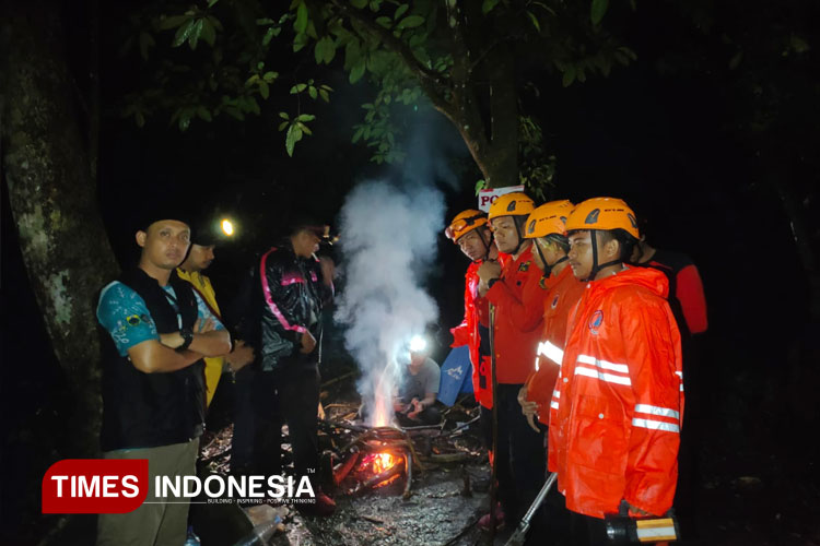 Tim SAR Temukan Aksesoris Diduga Milik Pendaki yang Jatuh di Gunung Saeng Bondowoso