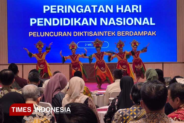 Mahasiswa UNJ Tampil Memukau Pada Peringatan Hardiknas di Kemendiktisaintek Dengan Persembahan Tarian