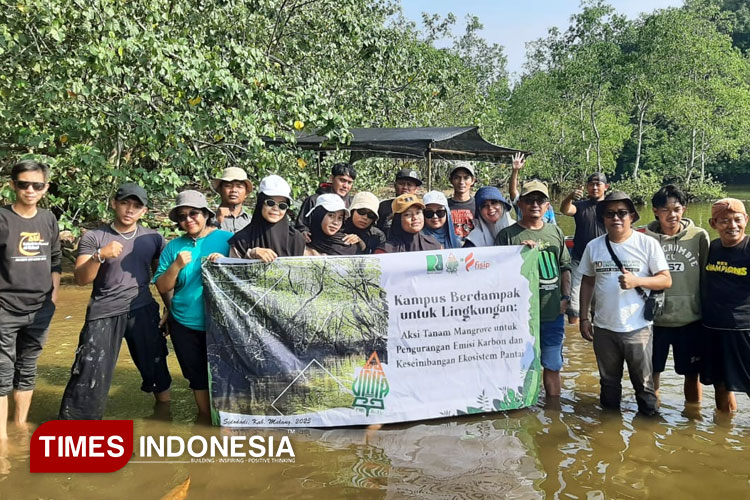 Aksi-menanam-bibit-pohon-mangrove-a.jpg