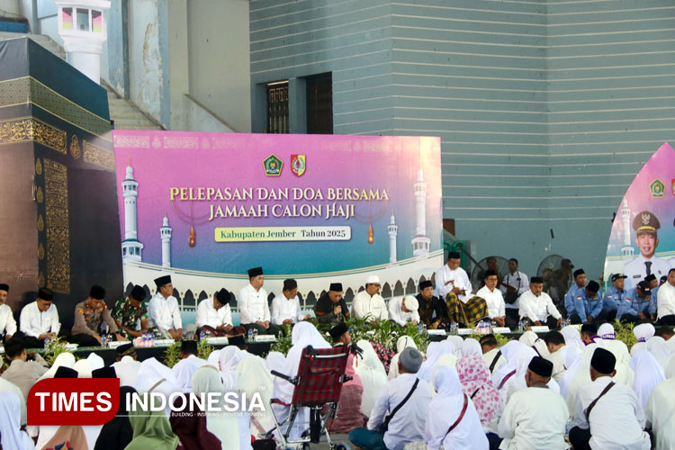 Lepaskan Jemaah Calon Haji, Bupati Titip Doa untuk Jember