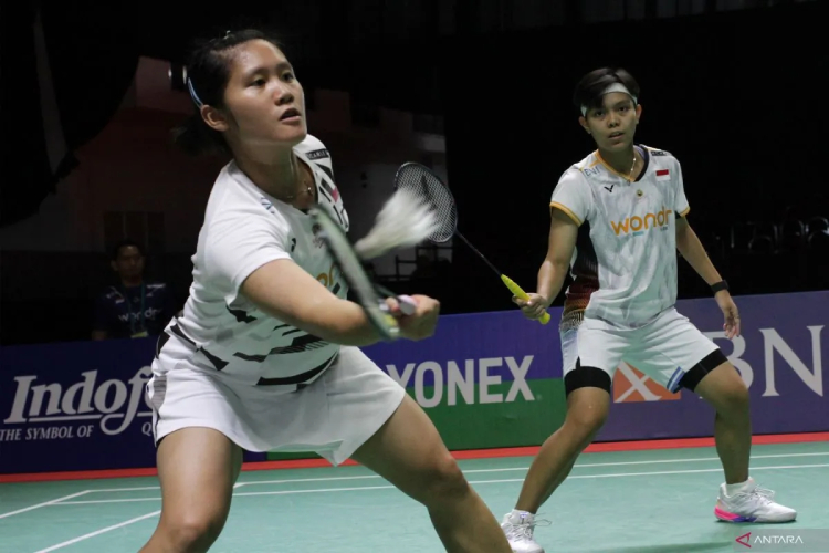 Ganda putri Siti Fadia Silva Ramadhanti (kanan) dan Lanny Tria Mayasari ANTARA