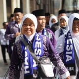 Jemaah Haji Indonesia 2025 Kloter Pertama Tiba di Madinah, Disambut Hangat di Bandara