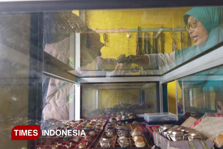 Bertahan di Tengah Sepi, Pedagang Akik Pacitan Tetap Semangat Meski Harga Anjlok