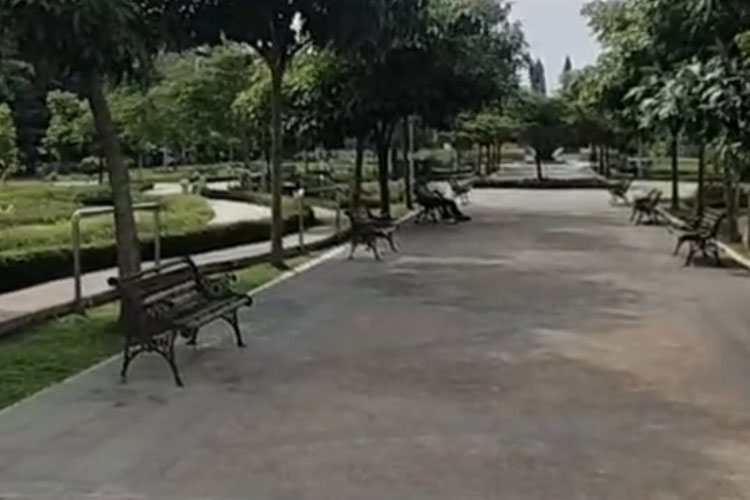 Kursi Jalan Ijen yang sudah dipindah ke Taman Merjosari Kota Malang. (Foto: Rizky Kurniawan Pratama/TIMES Indonesia)
