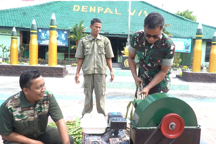 TNI Denpal V/1 Madiun Ciptakan Mesin Canggih Pakan Ternak. (FOTO : Penrem Madiun for TIMES Indonesia)