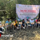 Gandeng DLH Gresik, Wilmar Nabati Tanam Seribu Bibit Mangrove di Wisata Karangkiring