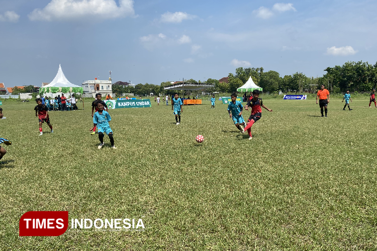 Suasana-pertandingan-pada-Undar-Cup-2025-antar-SD_MI-se-Jawa-Timur-Bali-c.jpg
