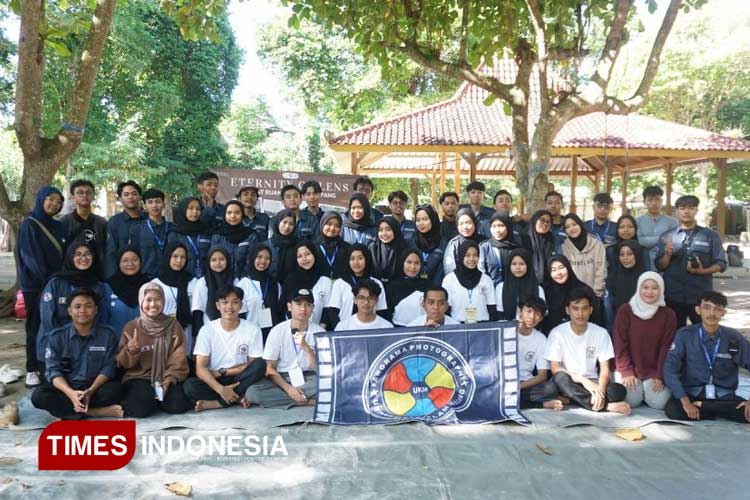 Kegiatan hunting Praktik Lapang UKM Panorama Photography di Pantai Pasir Panjang. (FOTO: AJP TIMES Indonesia)