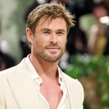Chris Hemsworth Perankan Kapten Kapal Selam di Film Subversion
