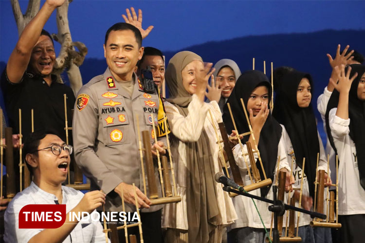 Kapolres Pacitan Salurkan Bantuan Sosial untuk Kelompok Disabilitas Sahabat Tuli Pancerdoor