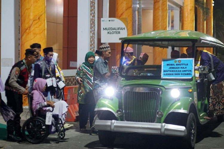 Keberangkatan Sembilan Calon Jemaah Haji Surabaya Tertunda