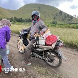 Kisah Sulaiman Penjual Keliling di Hutan Ijen Bondowoso Sejak Puluhan Tahun Lalu