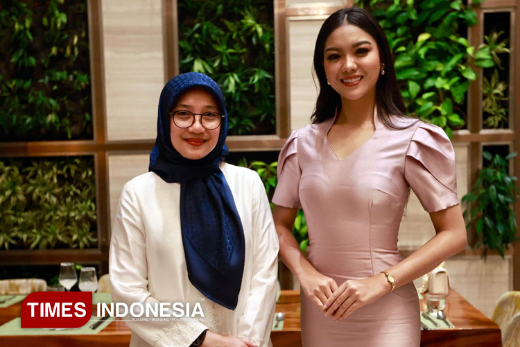 Bupati-Banyuwangi-Ipuk-Fiestiandani-saat-bertemu-Firsta-Yufi-Amarta-Putri.jpg