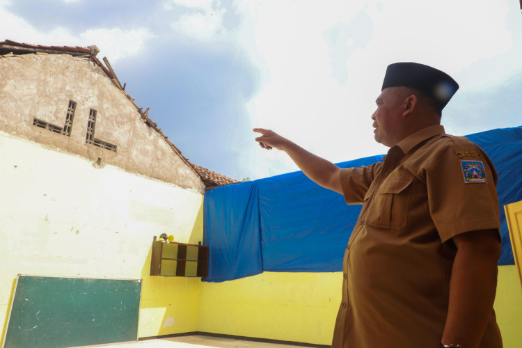 Atap Sekolah Roboh, Bupati Sleman Gerak Cepat Perintahkan Renovasi Mei Ini