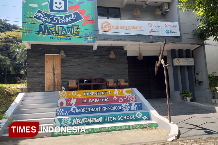 KEK-Singhasari-kampus-King-Collage-London-a.jpg