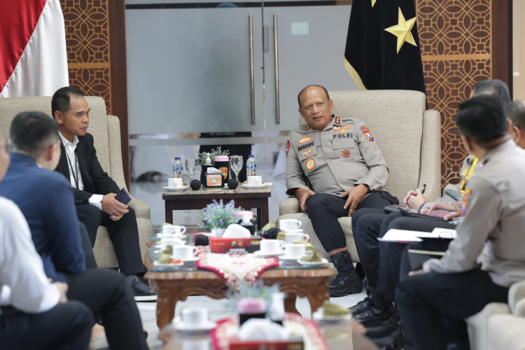 Kapolda-Jawa-Timur-Irjen-Pol-Nanang-Avianto-b.jpg