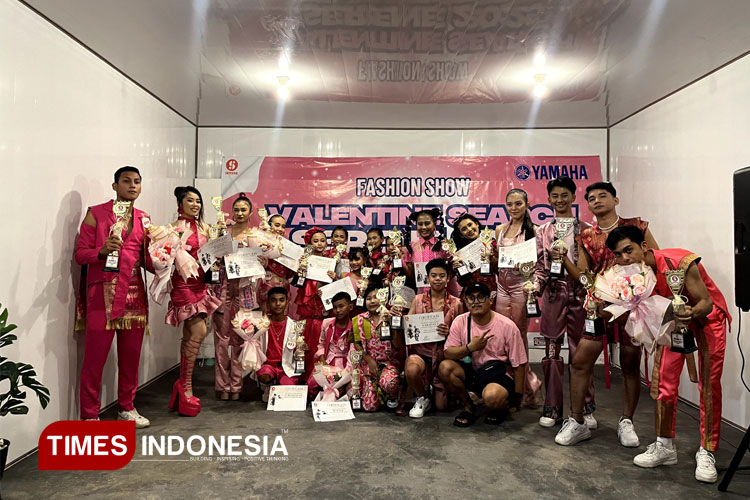 Oktia-Wulandari-bersama-tim.jpg
