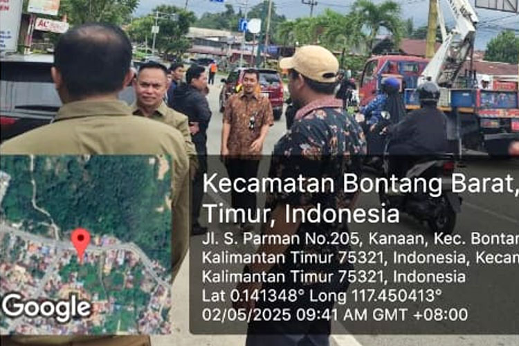 Penurunan-Reklame-Dan-Baliho-Yang-Sudah-Habis-Masa-Berlakunya-2.jpg
