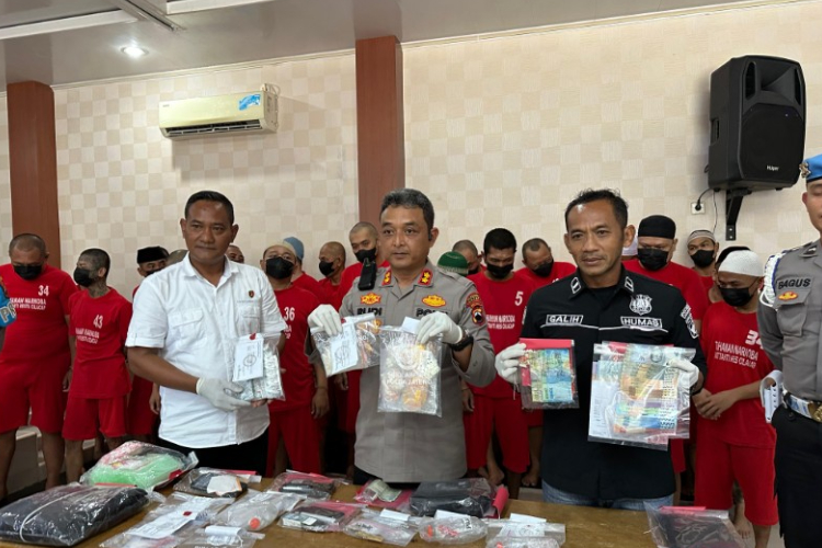 Polresta-Cilacap-Ungkap-27-Kasus-Narkoba-b.jpg