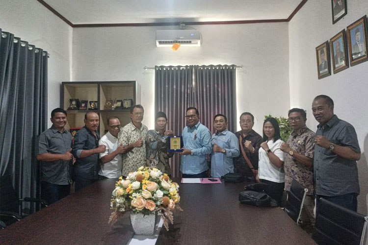 menerima-kunjungan-DPRD-2.jpg