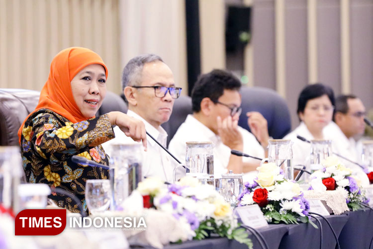 Gubernur Khofifah Komitmen Bersama  OJK Sukseskan Program Pemerintah Pusat