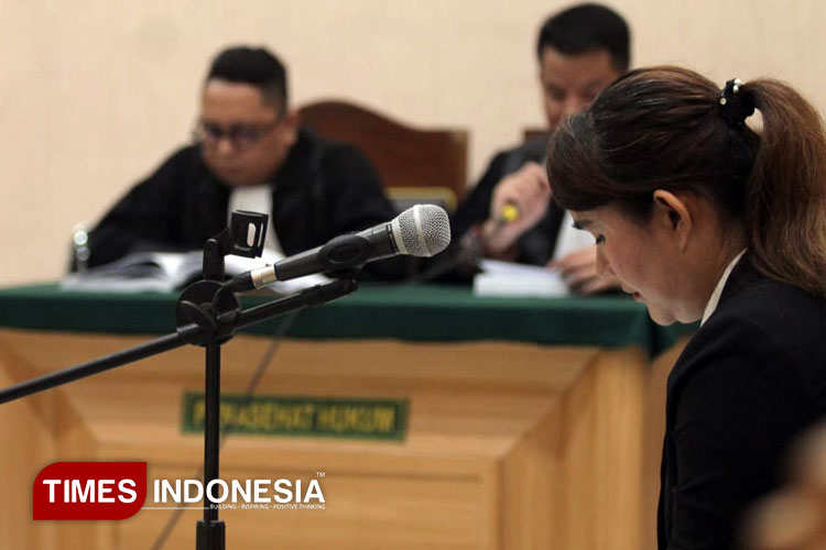 Sidang Pledoi, Isa Zega Tantang JPU dan Pelapor Sumpah Pocong