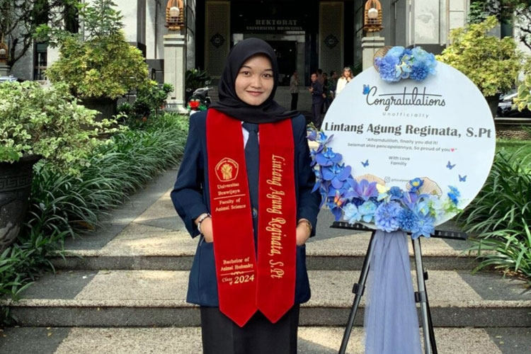Lulus di Usia 20 Tahun, Mahasiswi Asal Nganjuk Ini Jadi Wisudawan Termuda Universitas Brawijaya