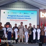 Menteri PKP dan Menkomdigi Serahkan Kunci Rumah Subsidi untuk Wartawan