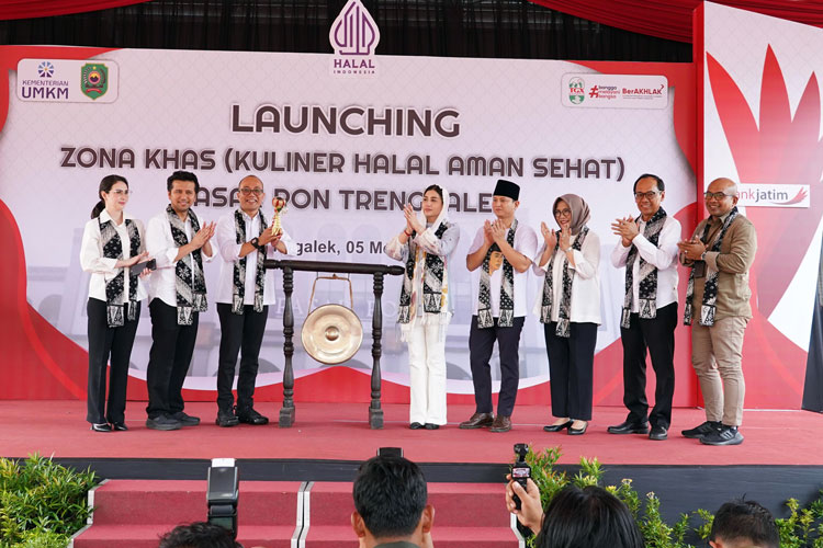 Dukung Pertumbuhan UMKM Halal, Bank Jatim dan Pemkab Trenggalek Luncurkan Zona KHAS Pasar Pon