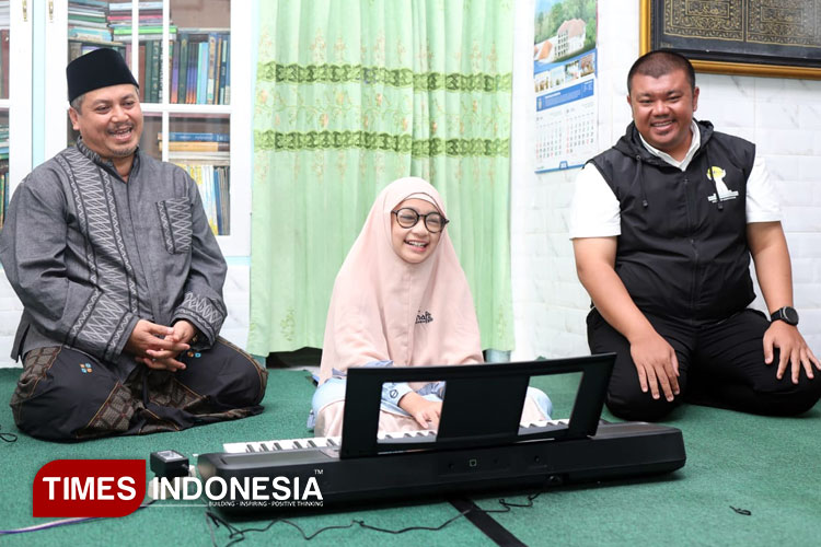 Yasmin, Tuna Netra Juara Hafidz Indonesia Dapat Hadiah dari HIPMI Banyuwangi