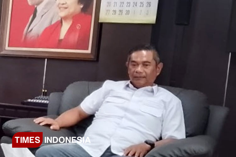 Ketua DPRD Kabupaten Malang, Darmadi, saat di ruang kerjanya, Rabu (7/5/2025). (FOTO: Amin/TIMES Indonesia)