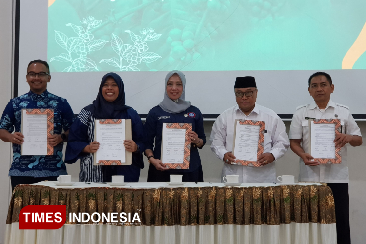 Deklarasi Dukungan Bersama Stakeholder untuk meningkatkan produktifitas kopi di Malang, Rabu (7/5/2025). (Foto: Achmad Fikyansyah/TIMES Indonesia)