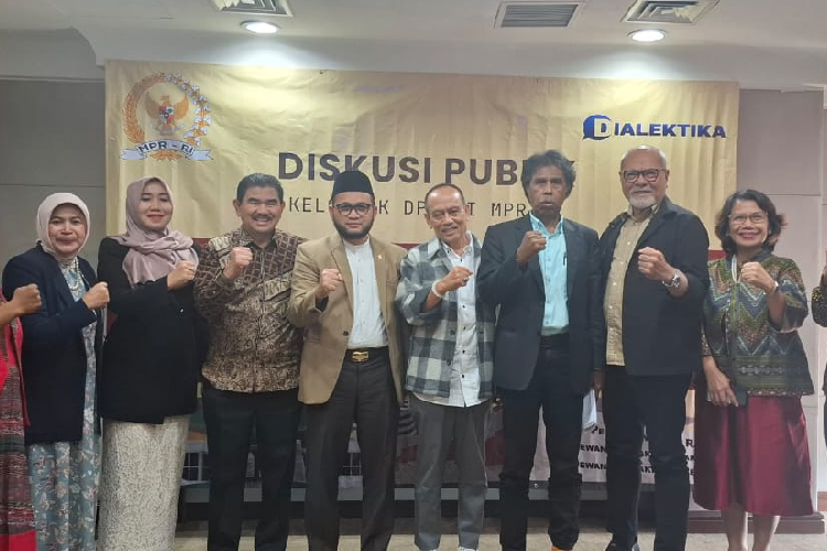 Pemateri dalam Diskusi Publik bertajuk