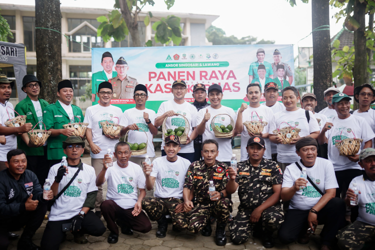 GP-Ansor-Jatim-melakukan-panen-rasa-komoditas-unggulan-di-Kabupaten-Malang-b.jpg