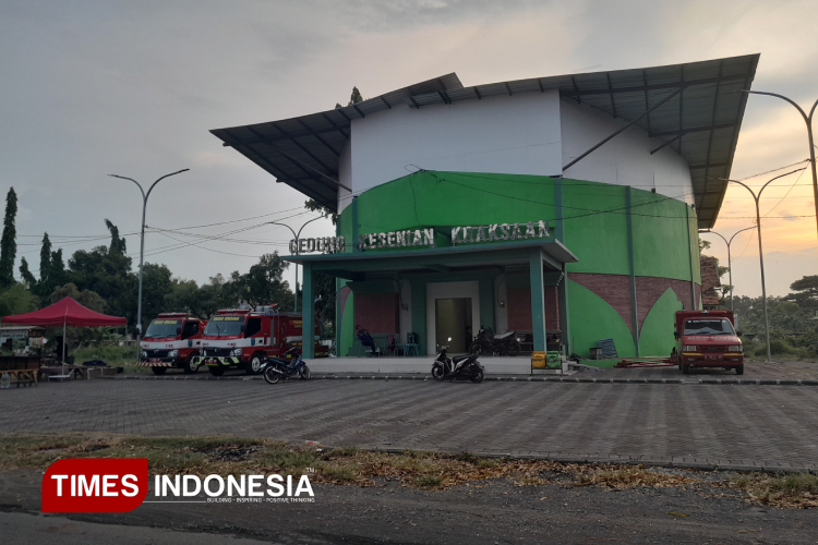 Gedung Kesenian Kraksaan dijadikan pos Damkar. (Foto: Fafa Harowy/TIMES Indonesia)
