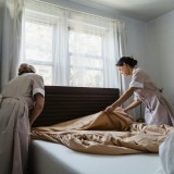 Jarang Ganti Sprei dan Sarung Bantal? Kenali Fakta, Risiko dan Cara Mengatasinya