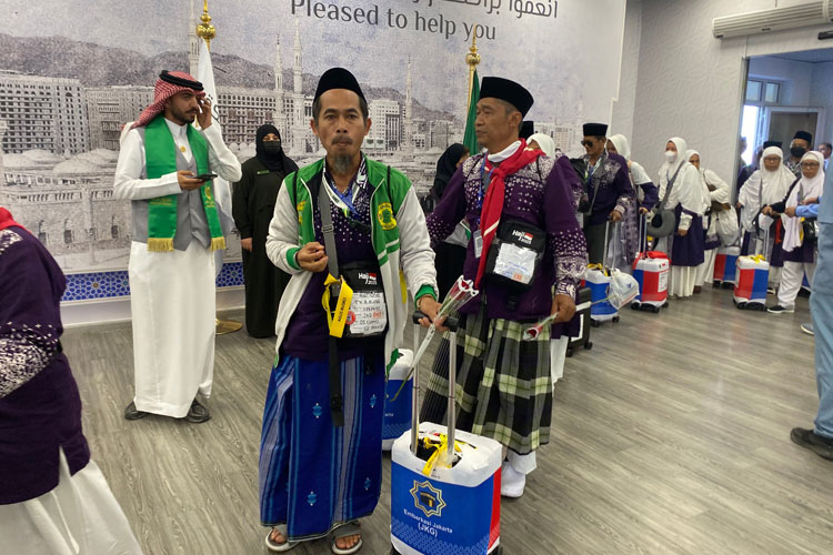 Jemaah Haji Indonesia diminta mematuhi aturan barang yang akan dibawa ke tanah suci. (foto: MCH 2025)