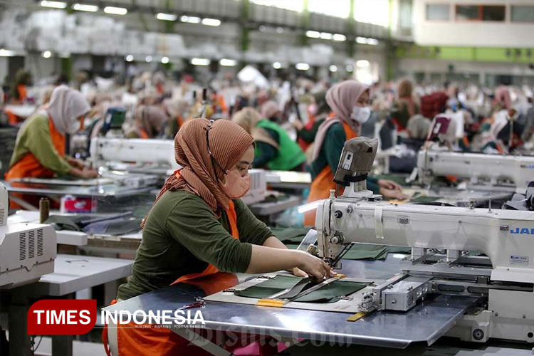 Upah Buruh Tak Kunjung Naik, Indonesia Harus Tinggalkan Industri Padat Karya