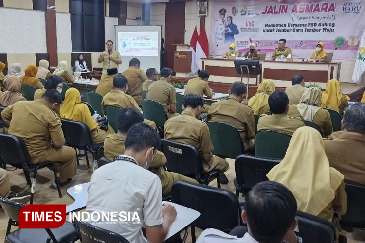 RSD Balung saat melakukan diskusi dengan 29 puskesmas. (FOTO : M. Abdul Basid / TIMES Indonesia)
