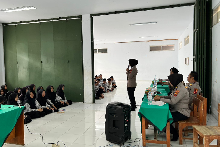 Polwan Polres Tasikmalaya Kota Gelar 'Kelas Inspirasi Polwan Mengajar di Madrasah'