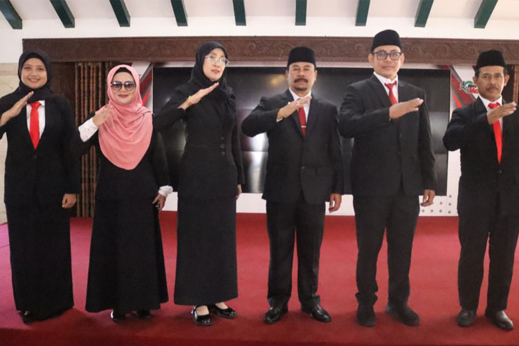 Kepala Dinas Pendidikan Kabupaten Malang, Suwadji (tengah), dan jajaran, siap mewujudkan pendidikan bermutu dan Sekolah Unggulan di Kabupaten Malang. (Foto: Humas Dindik)