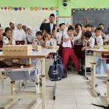 Dosen Ilmu Pemerintahan UB Tanamkan Nilai Pancasila kepada Siswa SD Kota Batu